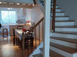 gite au village，位于Mourvilles-Hautes的酒店