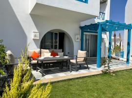 Premium Twin house with Private Garden Mountain View North Coast Sahel，位于Ras Elhekma的酒店