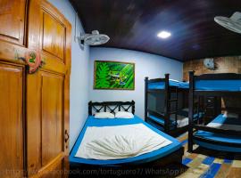 Hostel Tortuguero 7BackPackers，位于托尔图格罗的青旅