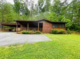 Smoky Mountain Enchanting Haven 3BR2BA Cabin