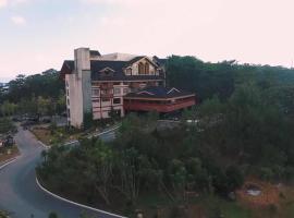 The Forest Lodge at Camp John Hay privately owned - with balcony and parking 133，位于碧瑶的酒店
