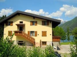 Scenic Holiday Home in Ledro near Spiggia Besta Lido，位于莱德罗的度假屋