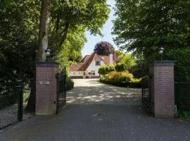 Stylish villa 12p with private pool in the Veluwe