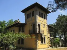 QUINTA ARENlLLAS Palacete en una finca privada de 7 hectáreas de pinar