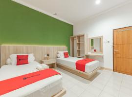 RedDoorz Syariah near Taman Bekapai 2，位于Klandasan Kecil的旅馆