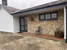 Spacious 1 bed bungalow located on a Gower Sheep Farm