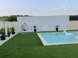 Maison 4 personnes avec grande piscine et jacuzzi