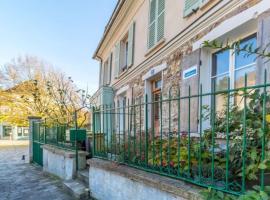 Le Saint Jacques - Gite 2 pièces indépendant vue sur Paris et jardin，位于圣普里的酒店