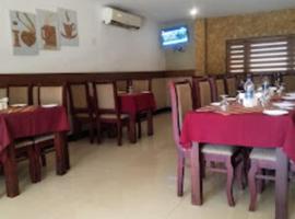 Kottaram Hotels Ottaplam，位于帕拉克卡德的酒店