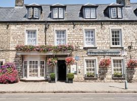 The Bear, Cowbridge，位于考布里奇的酒店