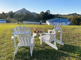 Sunshine Coast Hinterland Farm Stay，位于Cooroy的酒店