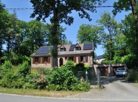 Très belle Villa 4 façades dans quartier vert et arboré - 5 kms de Namur，位于那慕尔的度假屋
