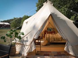 Idyllisk glamping rett ved elven，位于希恩的度假短租房