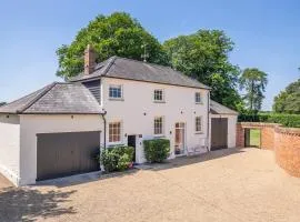 Crisply stylish Georgian cottage - Orchard Coach House