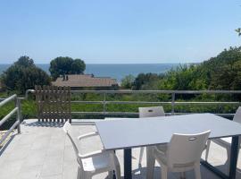 terrazza vista mare, giardino, parcheggio, wi fi，位于努马纳的别墅