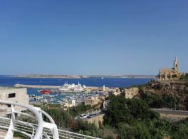 East Breeze Penthouse，位于Mġarr的酒店