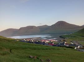 Experience unique Faroe Islands holiday home by the sea with great views, fully equipped kitchen and reliable Wi-Fi，位于Norðragøta的度假短租房