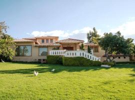 Lujosa Casa Guayllabamba - Gym Jacuzzi Piscina，位于基多的酒店