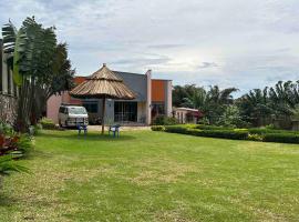 Amazing lake Victoria Villa, Entebbe，位于恩德培的乡村别墅