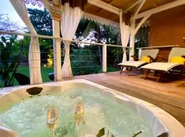 Villa Gaïa - Bungalow Ti-Zen et son jacuzzi niché dans un jardin tropical, séjour en amoureux