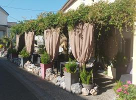 L' Auberge Campagnarde, Lourdes，位于Poueyferré的酒店