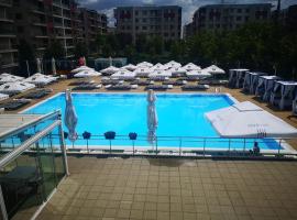 Alex MNL，位于布加勒斯特的带泳池的酒店