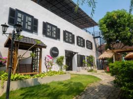 RedDoorz Plus @ Harmonie Cepu Blora，位于Cepu的酒店