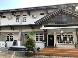 Hotel Merak Indah，位于Klaten的酒店