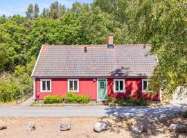 Raftarp - Country side cottage in the woods，位于Sjöbo的酒店