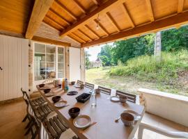 La maison dans la nature - Cadre exceptionnel au bord de cours deau，位于洛特河河畔圣利夫拉德的酒店