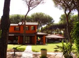 Le Due Tortore Home Holiday - Villa con splendido giardino ad un minuto a piedi dal mare