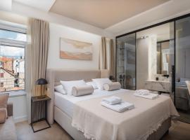 Luxury rooms Le Prestige Few Minutes from Split's Iconic Waterfront，位于斯普利特的民宿