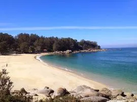 Playa, Jardín y piscina en Cabo Udra