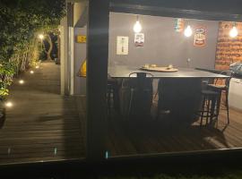 Maison de ville 5 chambres, piscine，位于瓦朗斯门的酒店
