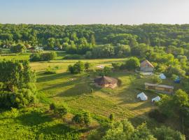 Szellős Rét Camping，位于Bálványos的豪华帐篷营地