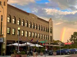 Mari Jean Hotel - All Adults Welcome，位于圣彼得堡的酒店