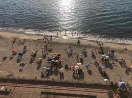 Departamento en Playa Bellavista, Tome，位于托梅的海滩酒店