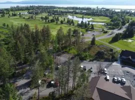 The Glacier at the Clubhouse Townhomes - Rustic Modern Luxury Townhomes on Golf Course