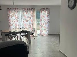 Appartement t3 rez de jardin，位于卢恰纳的酒店