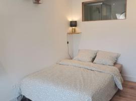 Studio COSY avec terrasse St Barthélémy，位于Saint-Barthélemy-dʼAnjou的酒店
