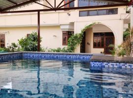 Param Country Home and Pool，位于贾朗达尔的酒店