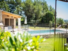 Bastide Toujours Dimanche, Maison de vacances avec vue & piscine privée，位于戈尔德Village des Bories附近的酒店