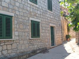 Apartments and rooms with WiFi Lastovo - 13678，位于拉斯托伏的酒店