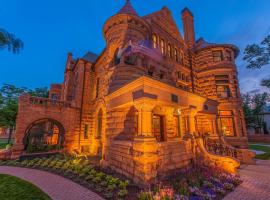 Orman Mansion - Pueblo's Most Luxurious Stay!，位于普韦布洛的旅馆