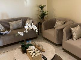 شقة فندقية غرفتين نوم وغرفة معيشة ومدخل خاص，位于Riyadh Al Khabra的酒店