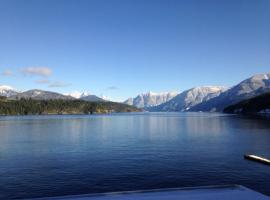 Earls Cove Orca View，位于Egmont的住宿加早餐旅馆