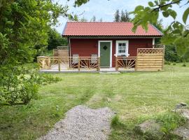 Newly built cozy cottage on the east side of Öland，位于费尔耶斯塔登的别墅