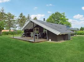 Amazing Home In Tranekr With Sauna，位于Skattebølle的度假屋