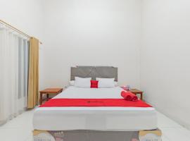 RedDoorz near GOR Parenggean