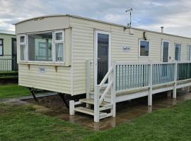 Sunnymede Ingoldmells Fantasy Islands Static Caravan Park，位于斯凯格内斯的酒店